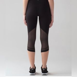 Lululemon Revitalize Crop (21") Size 4